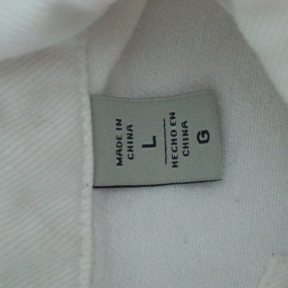 LEVI'S White Denim Raw Hem Slightly Cropped Lightweight Jacket - Picture 6 of 9